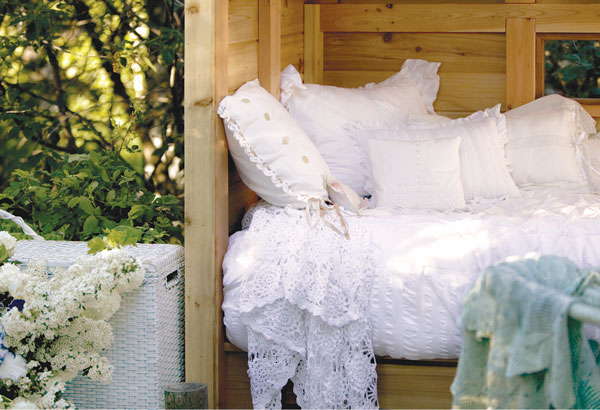 outdoor cove bed at MaryJanesFarm