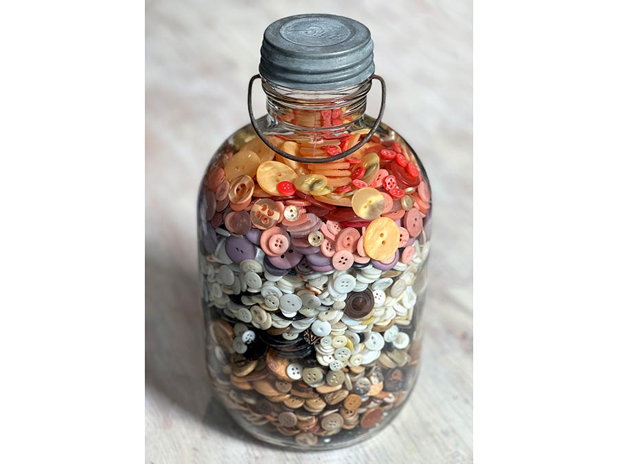 https://shop.maryjanesfarm.org/resize/Shared/Images/Product/Vintage-Button-Collection/buttons-in-jar.jpg?bw=670&w=670&bh=520&h=520